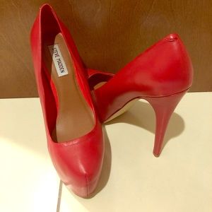 Steve Madden Red Pumps